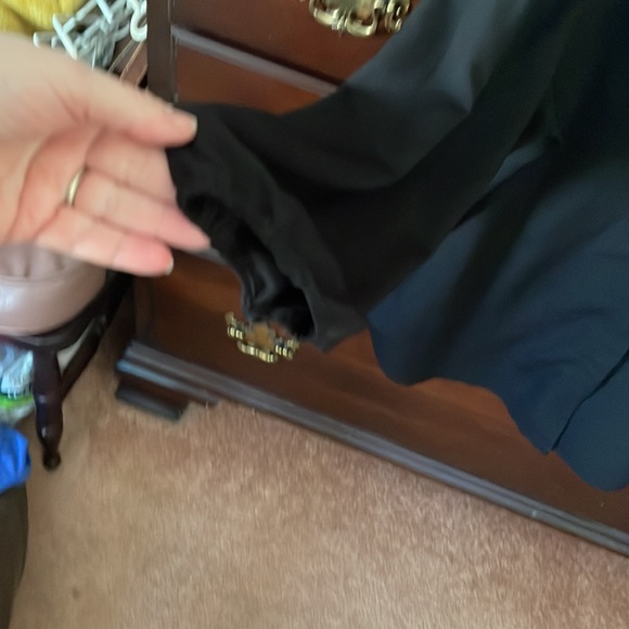 Chico’s 3 COLD SHOULDER white buttons Black blouse long sleeved v neck LNC - Picture 5 of 9